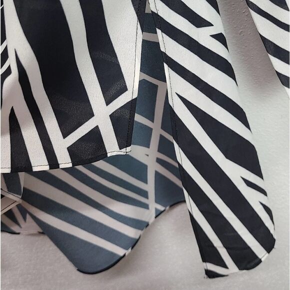 Crosby‎ Geometric Long Sleeve Blouse Size M - Picture 6 of 7
